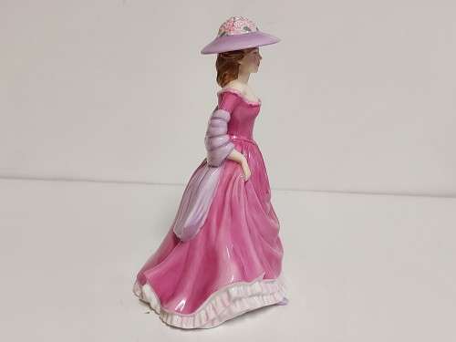 ROYAL DOULTON BOXED INTERNATIONAL COLLECTORS CLUB SUMMERBREEZE HN 4587 BONE CHINA FIGURINE