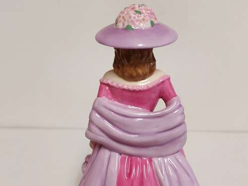ROYAL DOULTON BOXED INTERNATIONAL COLLECTORS CLUB SUMMERBREEZE HN 4587 BONE CHINA FIGURINE