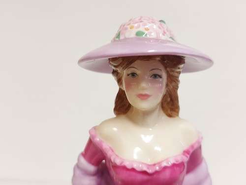 ROYAL DOULTON BOXED INTERNATIONAL COLLECTORS CLUB SUMMERBREEZE HN 4587 BONE CHINA FIGURINE