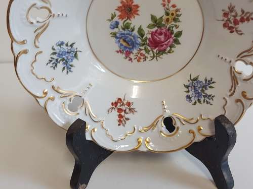 BEAUTIFUL VINTAGE 1970'S P G GDR (EAST GERMANY) ROUND DISH/BOWL WITH A STUNNING FLORAL DESIGN