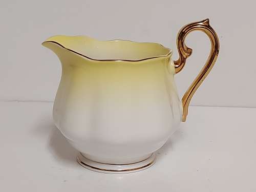 AWESOME VINTAGE 1950-1970 ROYAL ALBERT RAINBOW BONE CHINA CREAMER IN MINT CONDITION