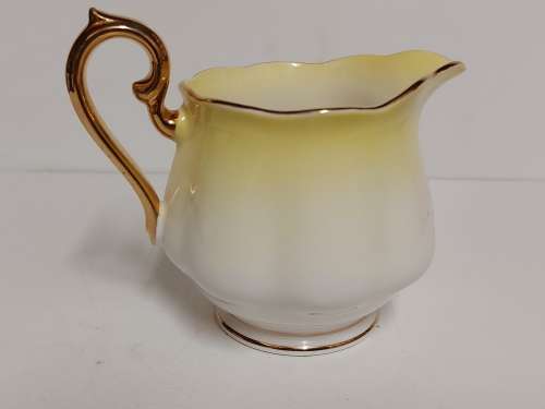 AWESOME VINTAGE 1950-1970 ROYAL ALBERT RAINBOW BONE CHINA CREAMER IN MINT CONDITION