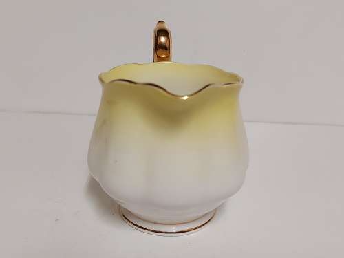 AWESOME VINTAGE 1950-1970 ROYAL ALBERT RAINBOW BONE CHINA CREAMER IN MINT CONDITION