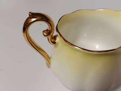 AWESOME VINTAGE 1950-1970 ROYAL ALBERT RAINBOW BONE CHINA CREAMER IN MINT CONDITION