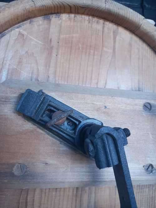 GREAT FIND!! RARE ANTIQUE ROUND BARREL TYPE WOODEN BUTTER CHURN WITH AN IRON CRANK HANDLE