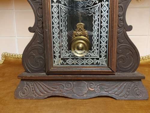 VINTAGE ANSONIA MANTLE CLOCK WITH KEY AND PENDULUM , MADE IN THE USA AND IN A WORKING CONDITION