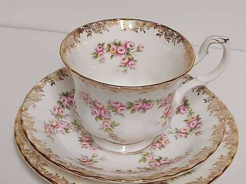 VINTAGE ROYAL ALBERT DIMITY ROSE BONE CHINA TEA TRIO
