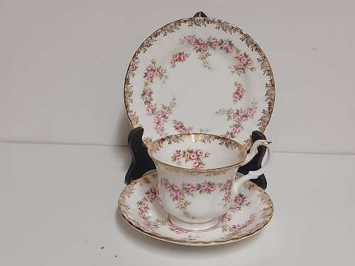 VINTAGE ROYAL ALBERT DIMITY ROSE BONE CHINA TEA TRIO