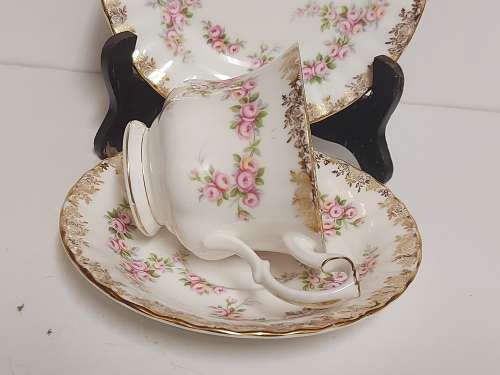 VINTAGE ROYAL ALBERT DIMITY ROSE BONE CHINA TEA TRIO