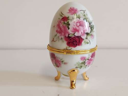 AWESOME FABERGE STYLE PORCELAIN EGG WITH A BEAUTIFUL FLORAL DESIGN