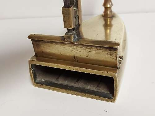 ANTIQUE BRASS SAD NO 9 FLAT CLOTHES IRON WITH A COAL GATE AND CHIMNEY AT THE REAR