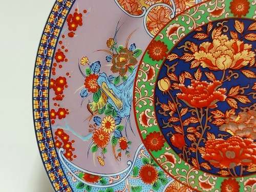 GENUINE IMPERIAL KYOTO IMARI PLATE IN AN MINT CONDITION