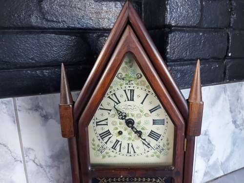 MID-CENTURY NEW ENGLAND CLOCK COMPANY 8 DAY SPRING WOUND PENDULUM CLOCK, WORKS INTERMITTENTLY