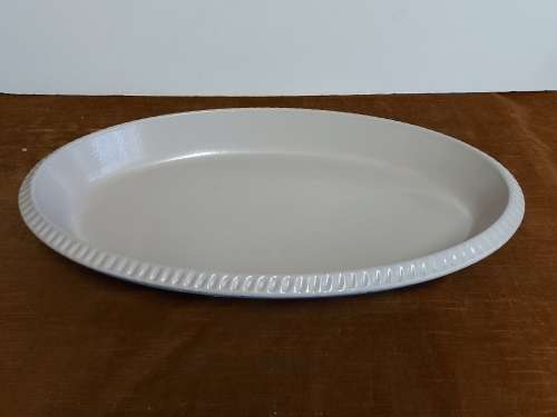 LARGE LE CREUSET ENAMELLED CAST IRON NO 40 OVEN DISH IN A GOOD PRE-USED CONDITION