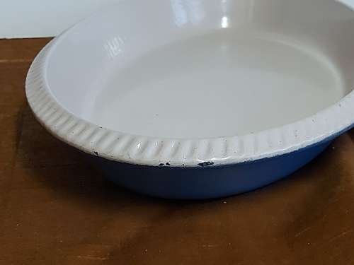 LARGE LE CREUSET ENAMELLED CAST IRON NO 40 OVEN DISH IN A GOOD PRE-USED CONDITION