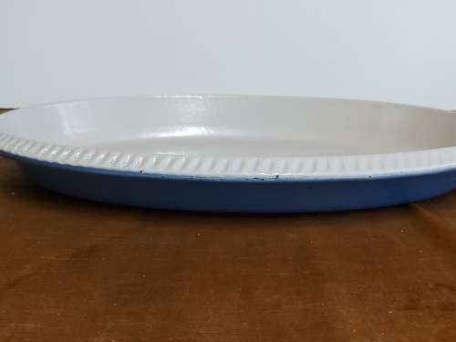 LARGE LE CREUSET ENAMELLED CAST IRON NO 40 OVEN DISH IN A GOOD PRE-USED CONDITION