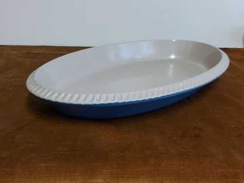 LARGE LE CREUSET ENAMELLED CAST IRON NO 40 OVEN DISH IN A GOOD PRE-USED CONDITION