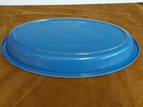 LARGE LE CREUSET ENAMELLED CAST IRON NO 40 OVEN DISH IN A GOOD PRE-USED CONDITION