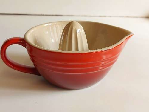 AWESOME LE CREUSET CERAMIC CITRUS SQUEEZER IN MINT CONDITION