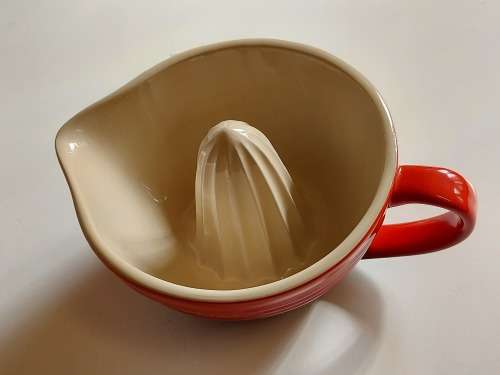 AWESOME LE CREUSET CERAMIC CITRUS SQUEEZER IN MINT CONDITION