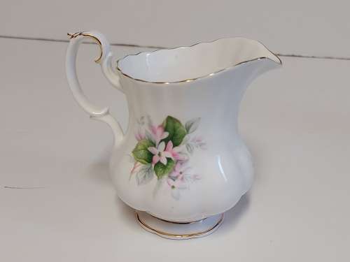 VINTAGE ROYAL ALBERT BONE CHINA MAYFLOWER TWIN HANDLED CREAMER