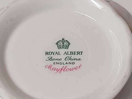 VINTAGE ROYAL ALBERT BONE CHINA MAYFLOWER SUGAR BOWL