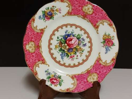 VINTAGE ROYAL ALBERT BONE CHINA LADY CARLYLE TEA TRIO