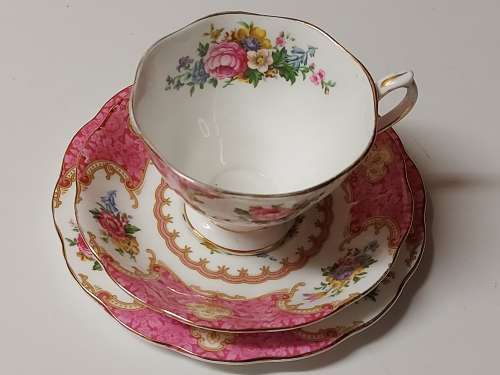 VINTAGE ROYAL ALBERT BONE CHINA LADY CARLYLE TEA TRIO