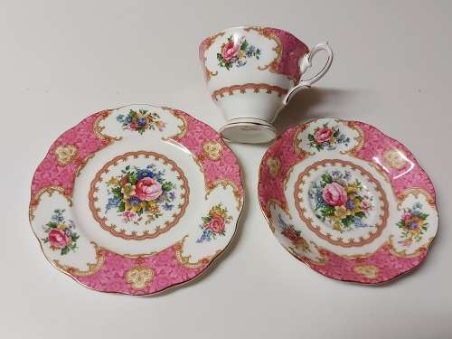 VINTAGE ROYAL ALBERT BONE CHINA LADY CARLYLE TEA TRIO