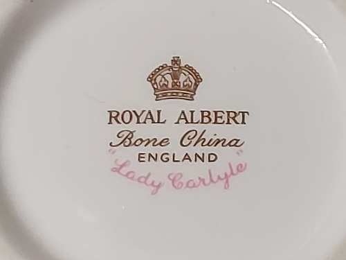 VINTAGE ROYAL ALBERT BONE CHINA LADY CARLYLE CREAMER
