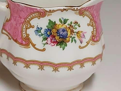 VINTAGE ROYAL ALBERT BONE CHINA LADY CARLYLE CREAMER
