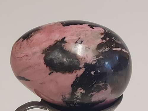 HIGHLY POLISHED GEMSTONE EGG, WEIGHING 120 GRAM