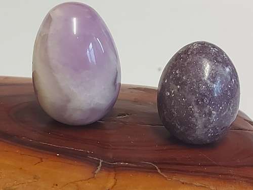 PAIR OF SMALL TO MEDIUM HIGHLY POLISHED GEMSTONE EGG, WEIGHING 69 GRAM