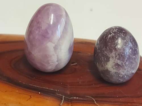 PAIR OF SMALL TO MEDIUM HIGHLY POLISHED GEMSTONE EGG, WEIGHING 69 GRAM