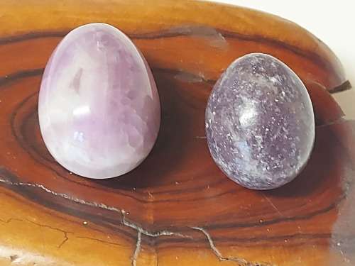 PAIR OF SMALL TO MEDIUM HIGHLY POLISHED GEMSTONE EGG, WEIGHING 69 GRAM