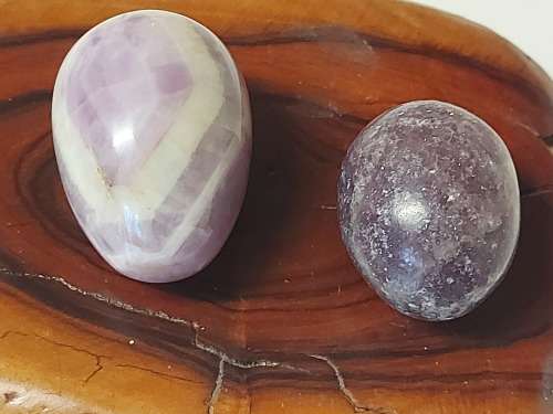 PAIR OF SMALL TO MEDIUM HIGHLY POLISHED GEMSTONE EGG, WEIGHING 69 GRAM