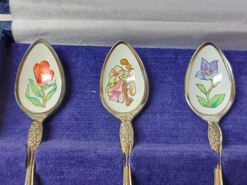 STUNNING CANTEEN HONG KONG COLLECTORS TREASURY SILVER PLATED JAPAN TEA SPOON SET