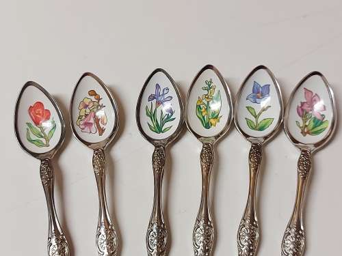 STUNNING CANTEEN HONG KONG COLLECTORS TREASURY SILVER PLATED JAPAN TEA SPOON SET