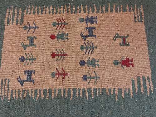 VINTAGE HAND WOVEN PURE WOOL CARPET, MEASURING 64 CM X 40 CM