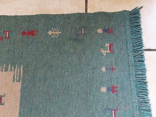 VINTAGE HAND WOVEN PURE WOOL CARPET, MEASURING 64 CM X 40 CM