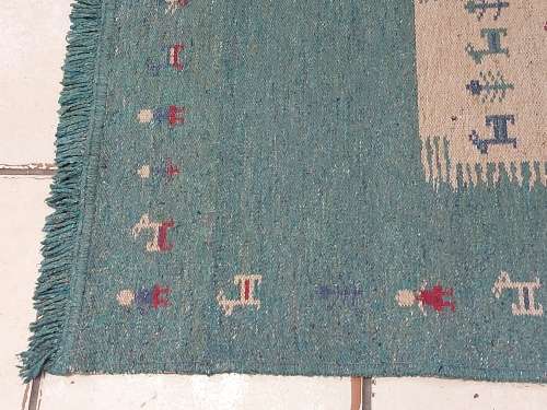VINTAGE HAND WOVEN PURE WOOL CARPET, MEASURING 64 CM X 40 CM