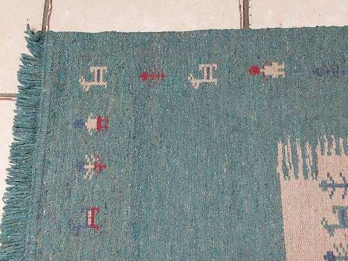 VINTAGE HAND WOVEN PURE WOOL CARPET, MEASURING 64 CM X 40 CM
