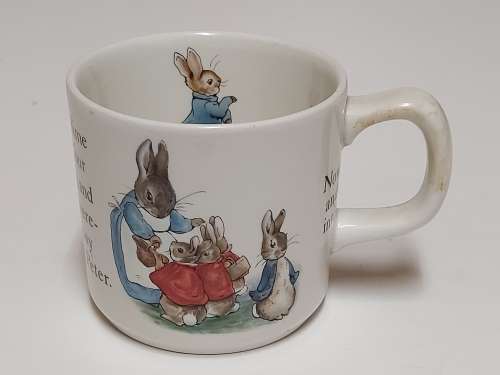 BEAUTIFUL WEDGWOOD OF ERTRURIA BEATRIX POTTER DESIGNS PETER RABBIT MUG