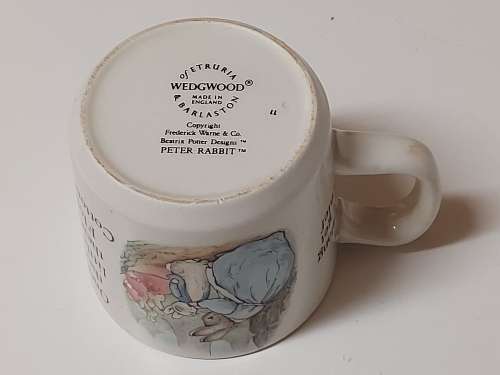 BEAUTIFUL WEDGWOOD OF ERTRURIA BEATRIX POTTER DESIGNS PETER RABBIT MUG