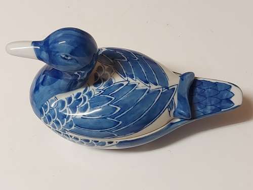 BEAUTIFUL VINTAGE CHINESE BLUE AND WHITE DUCK MOTIF LIDDED BOWL MARKED GENUINE MING BLUE.
