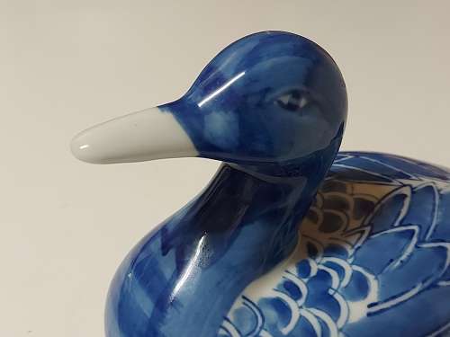 BEAUTIFUL VINTAGE CHINESE BLUE AND WHITE DUCK MOTIF LIDDED BOWL MARKED GENUINE MING BLUE.