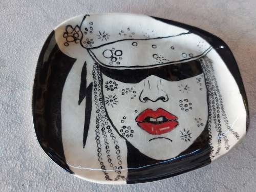 GORGEOUS CONTEMPORARY ART CERAMIC PLATE, SIGNED BY THE ARTIST