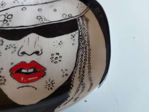 GORGEOUS CONTEMPORARY ART CERAMIC PLATE, SIGNED BY THE ARTIST