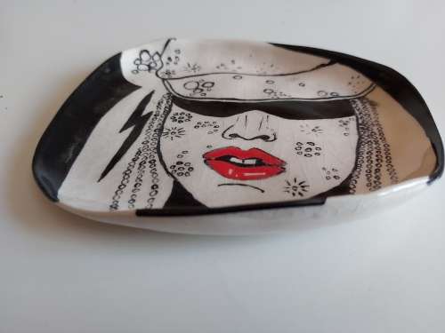 GORGEOUS CONTEMPORARY ART CERAMIC PLATE, SIGNED BY THE ARTIST