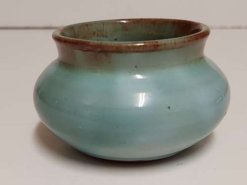 STUNNING LINN WARE POTTERY BOWL, GREEN WITH BROWN HUES